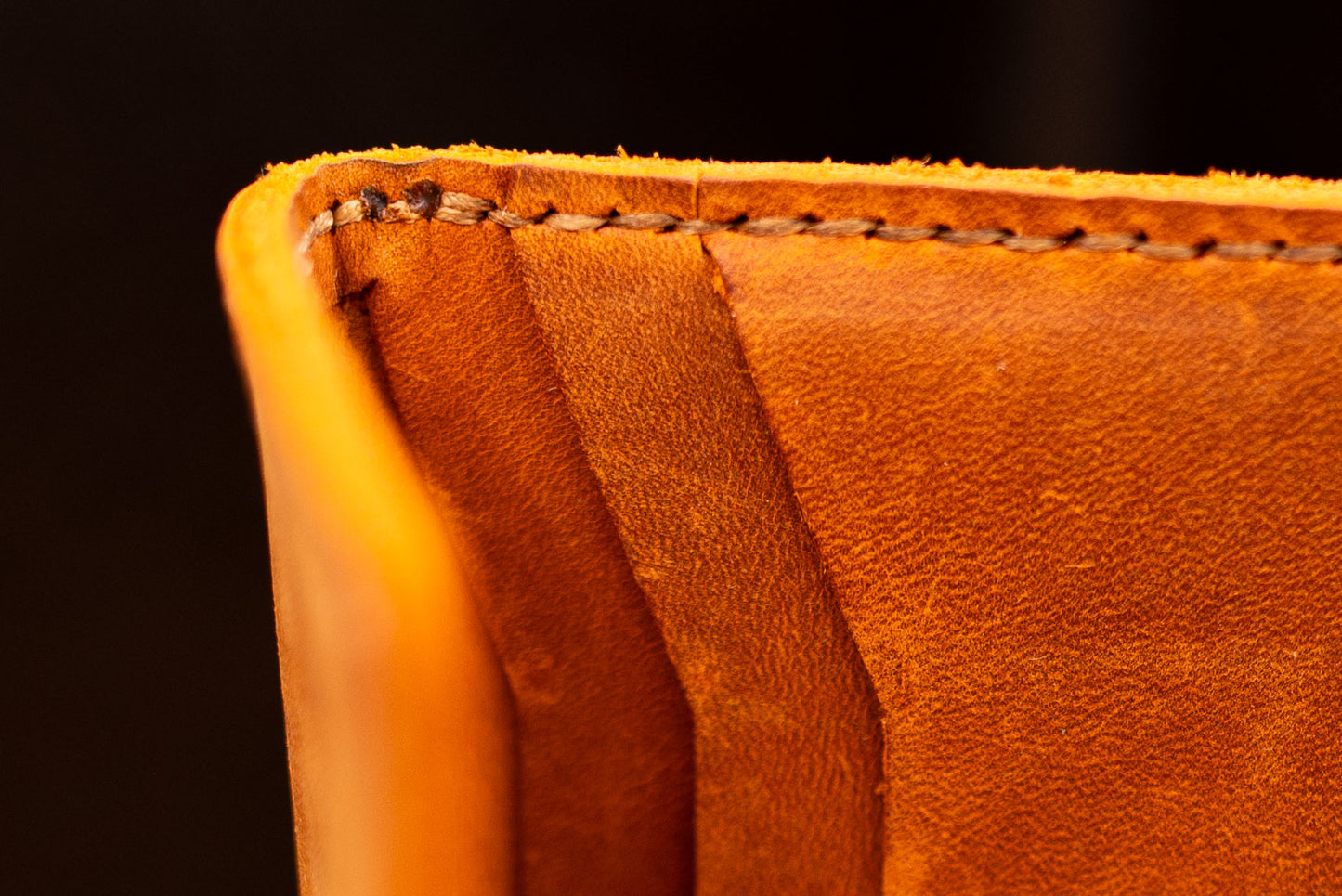 Stor Dobbel Kortholder i Crazy Horse med Ekstra Lomme